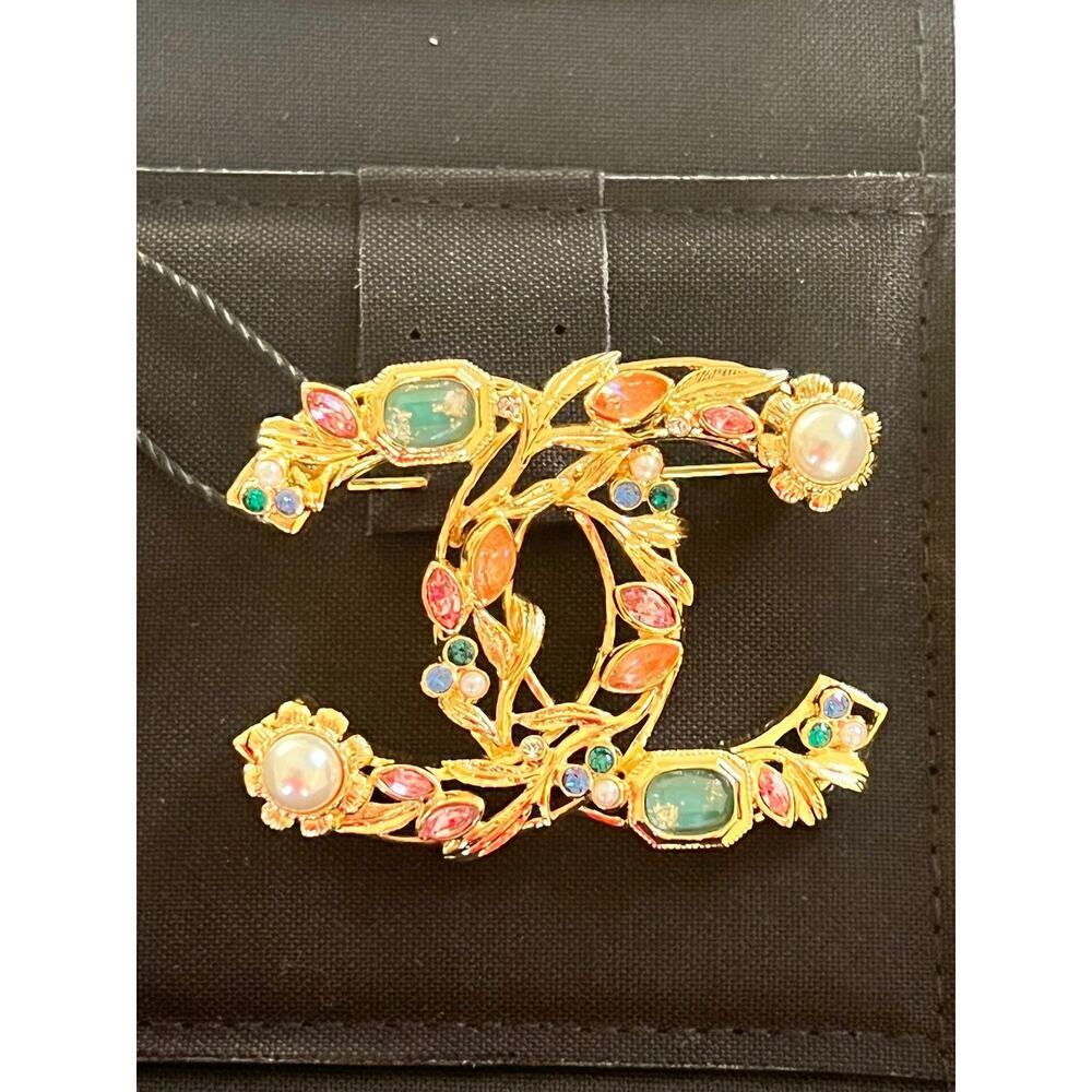Chanel brooch multi stone pearl gold tone 2022 - Picture 6 of 14
